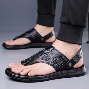 Herren Flip-Flops in Krokodilleder-Optik mit verstellbarem Fersenriemen für den Außenbereich