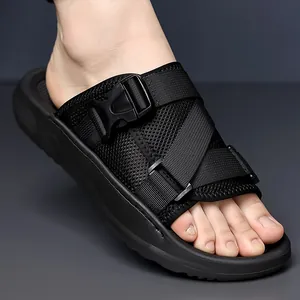 Herren Outdoor-Sandalen aus atmungsaktivem Mesh mit verstellbarer Schnalle und dicker Sohle