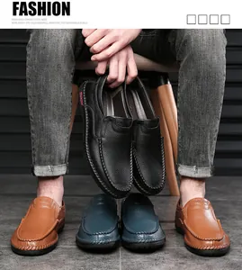 Detalle de mocasines de cuero cosidos a mano en colores negro, marrón y azul marino