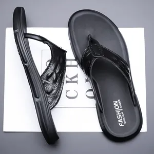 Tongs pour Hommes en Cuir de Vachette de Première Couche Sandales Motif Crocodile Antidérapantes Respirantes Chaussures de Plage Été