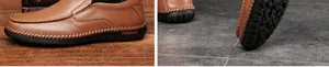 Detalle de mocasines de cuero granulado marrón con costuras a mano y suela de moda