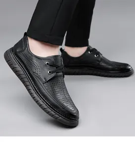 Detailansicht der schwarzen, hohlgearbeiteten Herren-Lederschuhe mit atmungsaktivem Design