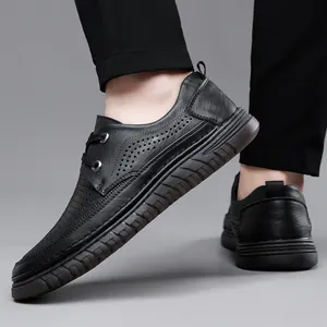 Atmungsaktive Herren Business-Lederschuhe in Schwarz mit hohlen Ausschnitten und Sohle