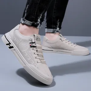 Baskets beiges pour hommes style slip-on en cuir respirant avec détail ruban classique
