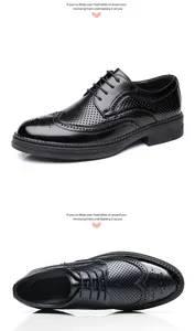 Λεπτομέρεια μαύρων παπουτσιών brogue με διάτρητα σχέδια και κλασικά κορδόνια