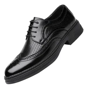 Chaussures richelieus classiques en cuir noir pour hommes avec finition polie