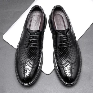 Κλασικά μαύρα ανδρικά παπούτσια Brogue με κομψές διάτρητες λεπτομέρειες γραφείου