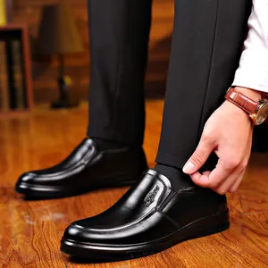 Mocassini da Uomo in Pelle di Vacchetta Caldi Invernali Con Fodera in Pelliccia Sintetica Slip On Scarpe Business Casual Suola Morbida Antiscivolo Nero Marrone