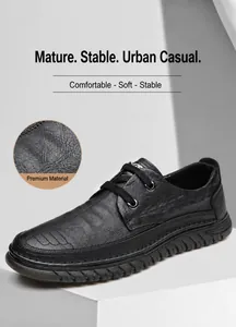 Gros plan de chaussures en cuir noir avec texture en relief de motif crocodile