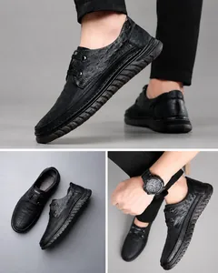 Détail de chaussures décontractées pour hommes en cuir noir avec texture crocodile et semelle antidérapante