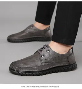 Détail de chaussures décontractées en cuir pour hommes avec lacets et semelle en caoutchouc