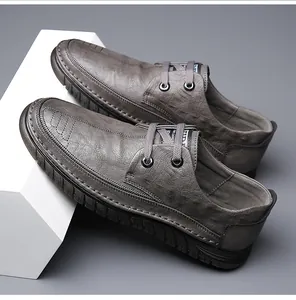 Vue détaillée du motif crocodile texturé et du système de laçage de ces chaussures homme