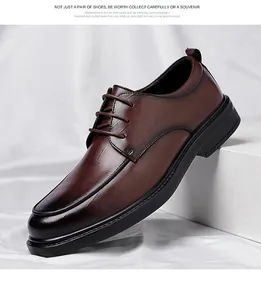 Nahaufnahme brauner Leder-Derbyschuh mit Farbverlauf und dicker Gummisohle