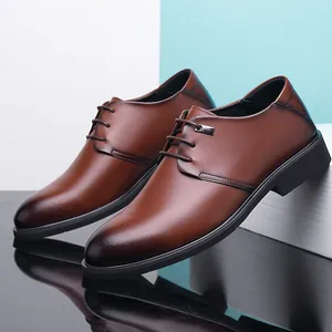 Klassische braune Derby-Schuhe aus Leder für Herren mit Farbverlauf und Schnürung