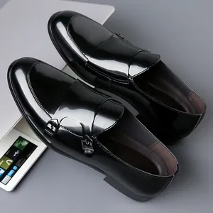 Poliertes schwarzes Lackleder Monkstrap-Schuhe mit silbernen Metallschnallen für Business
