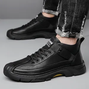 Herren Wanderschuhe aus schwarzem Leder mit dicker Gummisohle und warmem Futter für außen