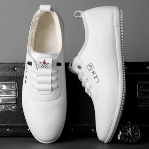 Weiße Herren-Freizeitschuhe aus Leder mit warmem Kunstfellfutter und rutschfester Sohle