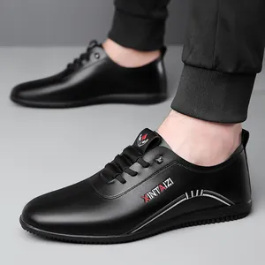 Baskets décontractées en cuir noir pour hommes avec lacets et semelle en gomme