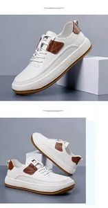 Detailaufnahme der braunen Gummisohle und weißen Leder-Nähte bei diesen Herren-Sneakern