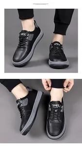 Detailaufnahme schwarzer Leder-Sneaker mit Aston Martin Logo auf der Schuhzunge