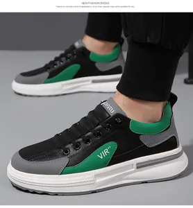 Détail macro des baskets pour hommes avec lettrage VIR vert et semelle épaisse en caoutchouc