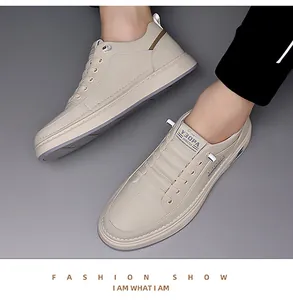 Vue détaillée de baskets décontractées en cuir beige pour hommes avec logo Y3OPA