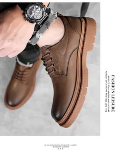 Dettaglio scarpe Derby vintage marrone scuro con punta sfumata e suola spessa
