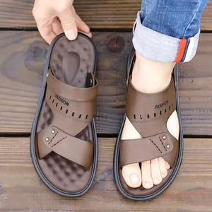 Sandales décontractées marron pour hommes avec brides croisées et semelle antidérapante