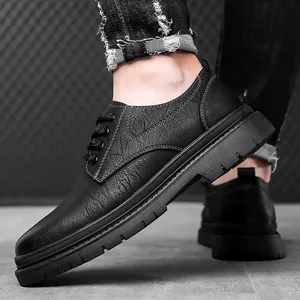 Scarpe casual business da uomo in pelle nera con cuciture bianche e suola spessa