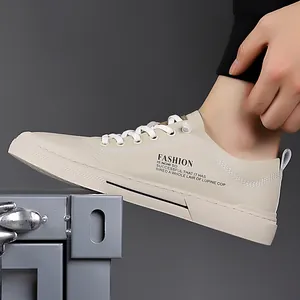 Stijlvolle beige heren sneakers met modieuze print en zachte antislip zool
