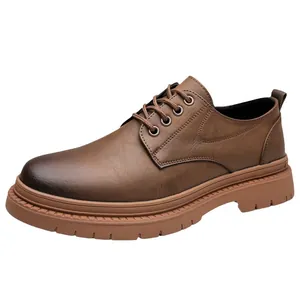 Scarpe Oxford in pelle marrone con punta sfumata e suola spessa in gomma stile classico