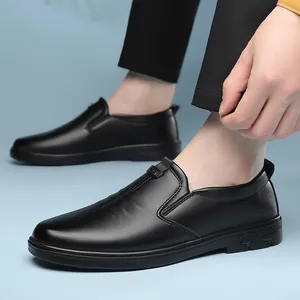 Men's black leather loafers with lychee texture and slip-on design for business casual wear