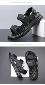 Vista detallada de sandalias deportivas negras para hombre con suela de aire y velcro