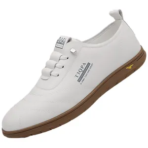 Men's stylish white leather casual sneakers with breathable soft soles for daily driving
