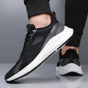 Scarpe da corsa leggere in mesh nero traspirante da uomo con suola sportiva bianca