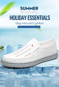Détail de mocassins en cuir blanc ajouré avec couture à la main et design en mesh respirant