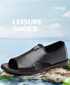 Nahaufnahme der schwarzen, atmungsaktiven Leder-Sandalen für Herren mit sportlichem Design im Sommer