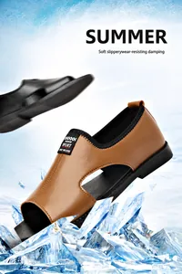 Detail von Herren-Leder-Sandalen mit atmungsaktiven Aussparungen und Netz-Akzenten