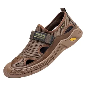 Sandales sportives en maille marron pour hommes avec découpes respirantes et semelles en gomme