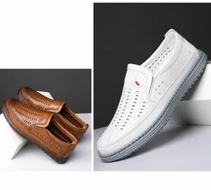 Détail de sandales en cuir pour hommes avec design ajouré respirant et semelle en caoutchouc