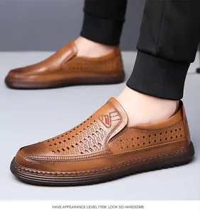 Détail de mocassins en cuir tressé marron avec semelle souple et accents rouges