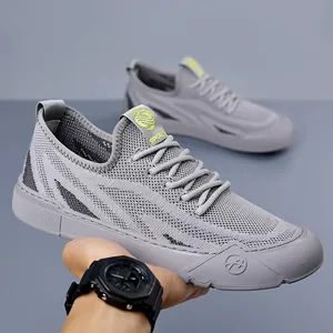 Zapatillas de malla transpirable para hombre en gris con suela ligera y logo amarillo