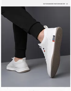 Détails des baskets blanches perforées avec semelle en caoutchouc antidérapante