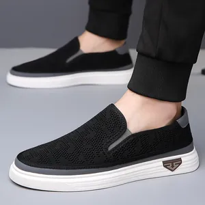 Ανδρικά αναπνεύσιμα μαύρα loafers με πλέγμα και χοντρές λευκές σόλες για το έτος 2025