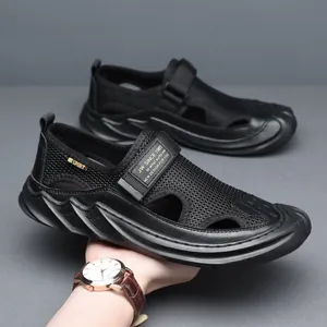 Atmungsaktive Herren Slip-On Sneaker aus Mesh in Schwarz mit verstellbarem Klettverschluss