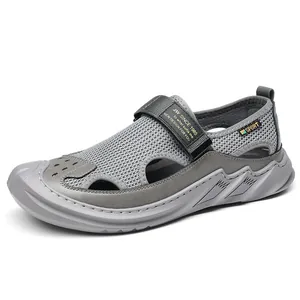 Herren Outdoor Sandalen in Grau mit atmungsaktivem Mesh und geschlossener Zehenkappe