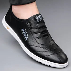 Atmungsaktive Herren Freizeitschuhe aus schwarzem Leder mit Laserschnitt und flacher Sohle
