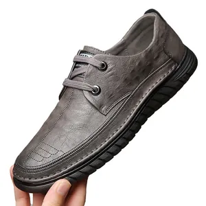 Chaussures décontractées pour hommes en cuir gris foncé avec texture crocodile et semelle