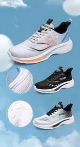 Vue détaillée des baskets en mesh respirant montrant plusieurs couleurs et amorti