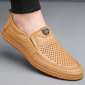 Sandali da uomo in pelle marrone chiaro, traspiranti con intagli e suola morbida antiscivolo